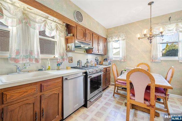 429 Oakdene Avenue, Cliffside Park, NJ 07010