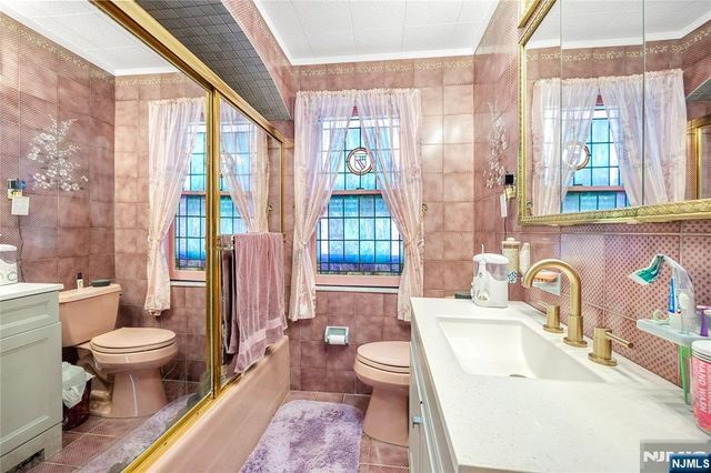 429 Oakdene Avenue, Cliffside Park, NJ 07010