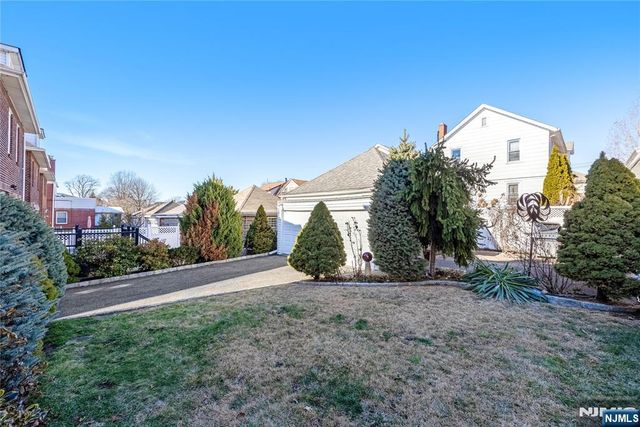 429 Oakdene Avenue, Cliffside Park, NJ 07010