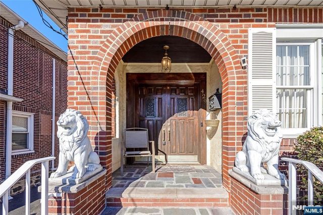 429 Oakdene Avenue, Cliffside Park, NJ 07010