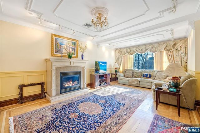 429 Oakdene Avenue, Cliffside Park, NJ 07010