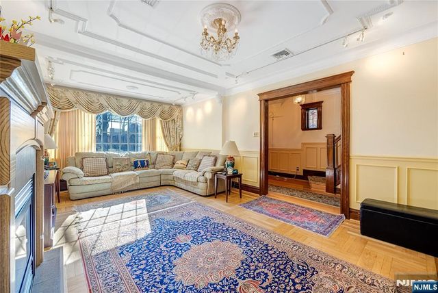 429 Oakdene Avenue, Cliffside Park, NJ 07010