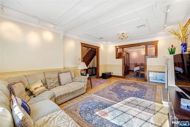 429 Oakdene Avenue, Cliffside Park, NJ 07010