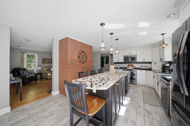 21 Stoney Brook Road, Bow, NH 03304