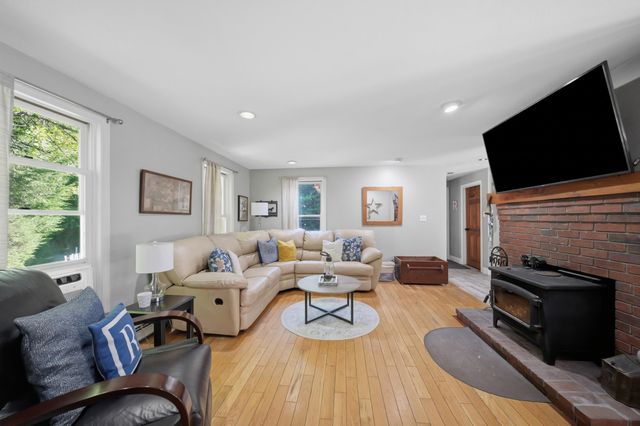 21 Stoney Brook Road, Bow, NH 03304