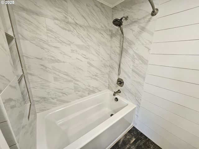 3127 W CHATEAU Ave, Roseburg, OR 97471