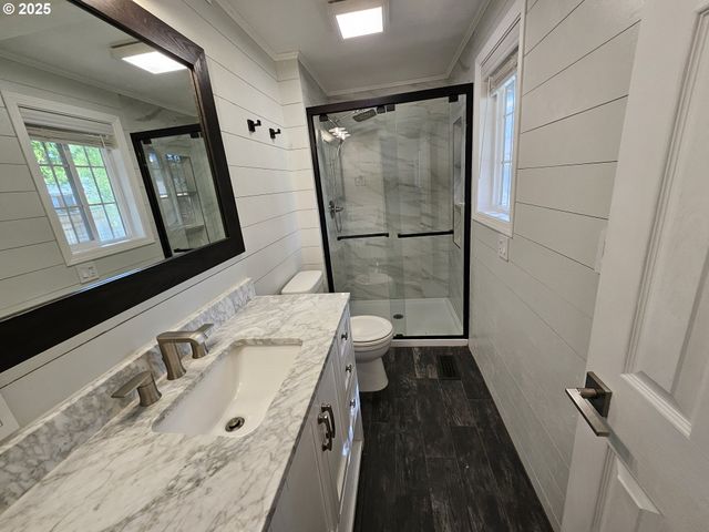 3127 W CHATEAU Ave, Roseburg, OR 97471