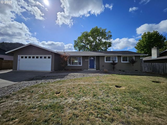 3127 W CHATEAU Ave, Roseburg, OR 97471