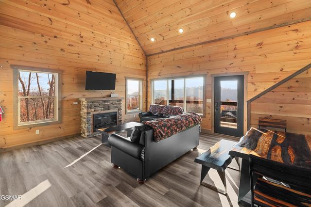 2232 Pinnacle Ridge Trail, Sevierville, TN 37876