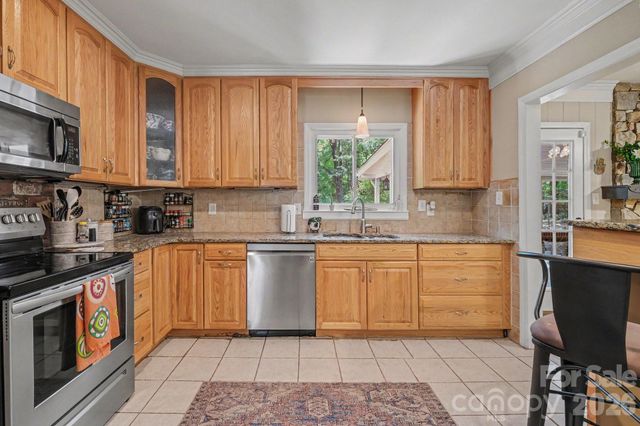 6641 Brookmeade Drive, Charlotte, NC 28226