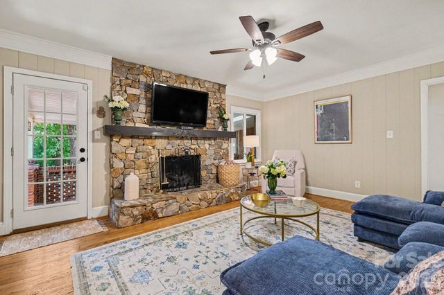 6641 Brookmeade Drive, Charlotte, NC 28226