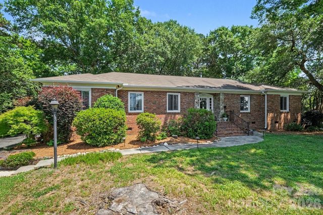 6641 Brookmeade Drive, Charlotte, NC 28226