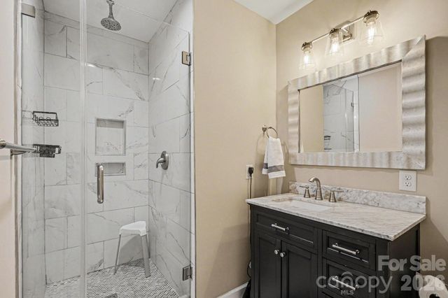 6641 Brookmeade Drive, Charlotte, NC 28226