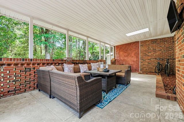 6641 Brookmeade Drive, Charlotte, NC 28226
