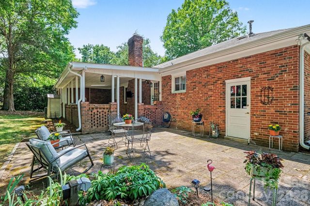6641 Brookmeade Drive, Charlotte, NC 28226