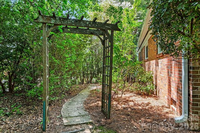 6641 Brookmeade Drive, Charlotte, NC 28226