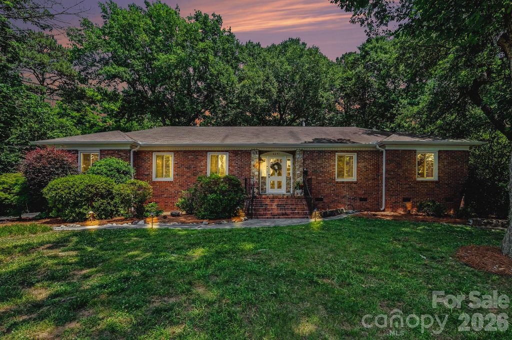 6641 Brookmeade Drive, Charlotte, NC 28226
