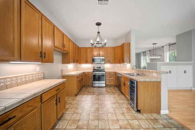 4216 Sea Otter Ln, Modesto, CA 95356