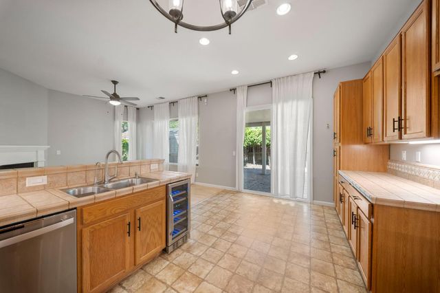 4216 Sea Otter Ln, Modesto, CA 95356
