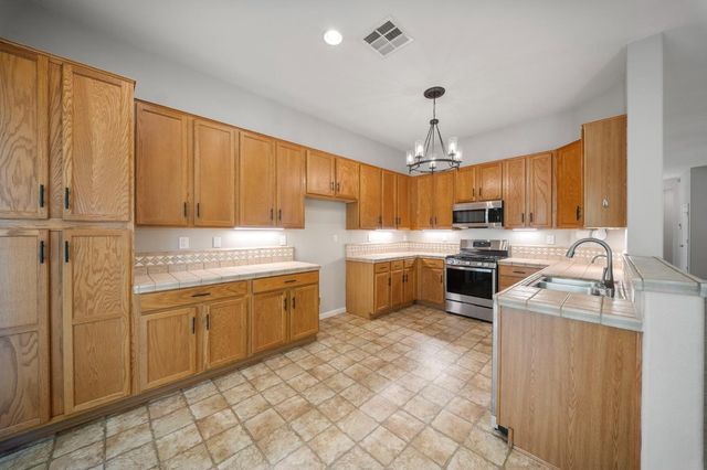 4216 Sea Otter Ln, Modesto, CA 95356
