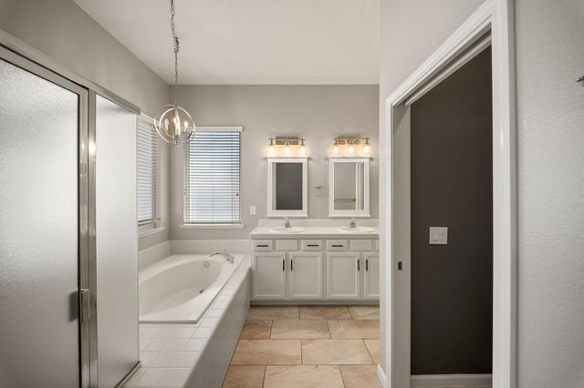 4216 Sea Otter Ln, Modesto, CA 95356