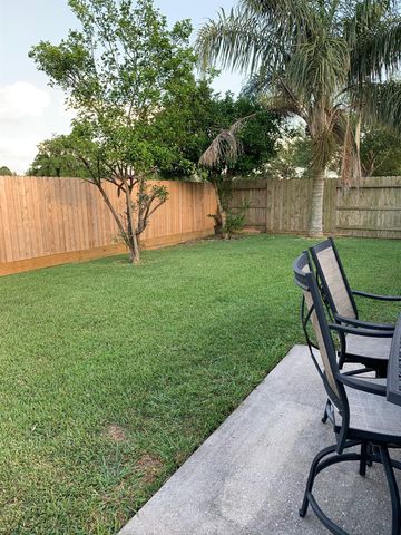 205 Mammoth Springs Lane, Dickinson, TX 77539
