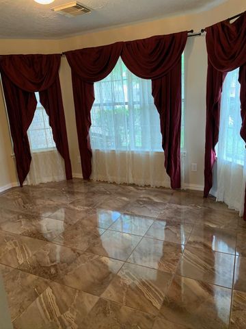 205 Mammoth Springs Lane, Dickinson, TX 77539