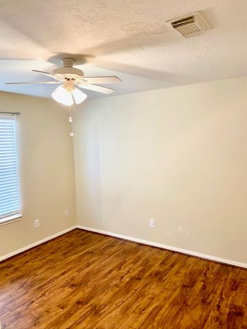 205 Mammoth Springs Lane, Dickinson, TX 77539