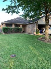 205 Mammoth Springs Lane, Dickinson, TX 77539