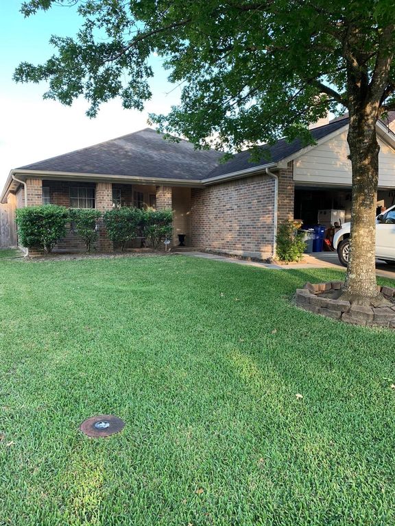 205 Mammoth Springs Lane, Dickinson, TX 77539