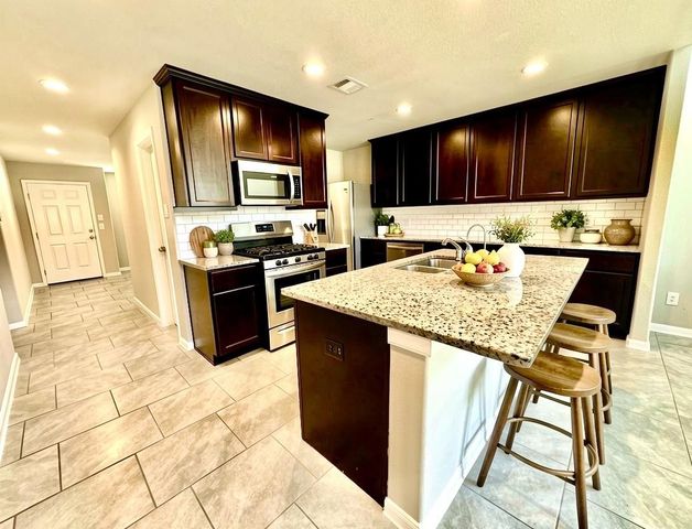 8210 Oakleaf Meadow Court, Rosharon, TX 77583