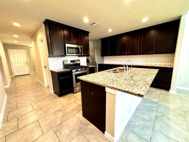 8210 Oakleaf Meadow Court, Rosharon, TX 77583