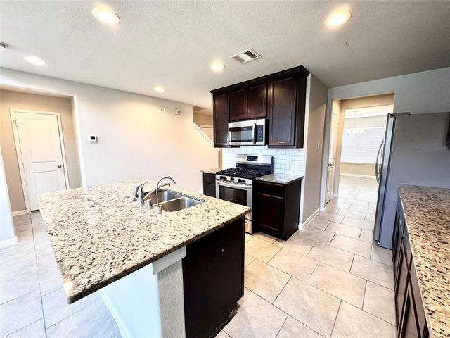 8210 Oakleaf Meadow Court, Rosharon, TX 77583