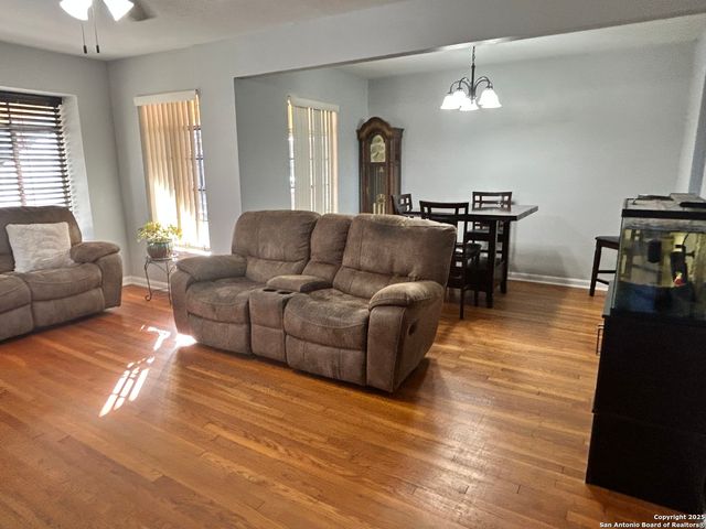 522 MARQUETTE DR, San Antonio, TX 78228