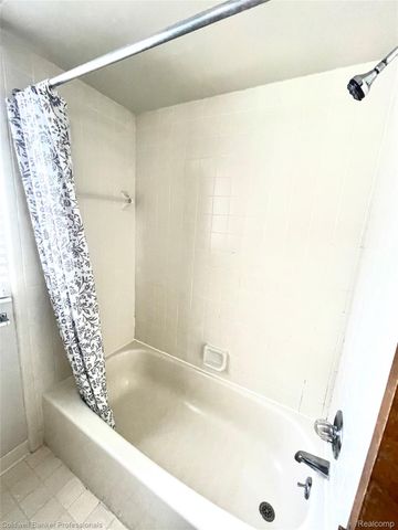 12408 Pinecrest Drive, Plymouth, MI 48170