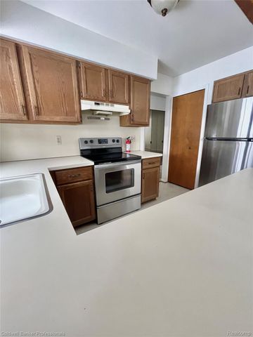 12408 Pinecrest Drive, Plymouth, MI 48170