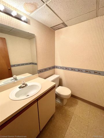 12408 Pinecrest Drive, Plymouth, MI 48170