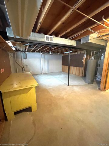 12408 Pinecrest Drive, Plymouth, MI 48170