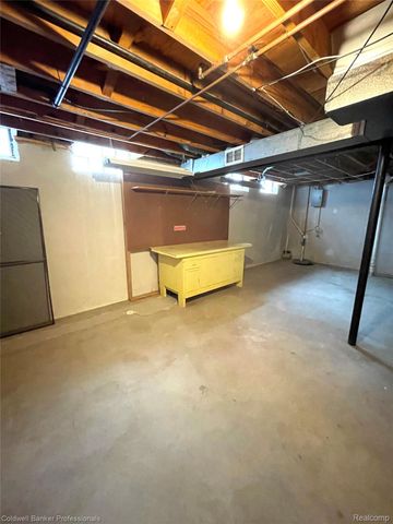 12408 Pinecrest Drive, Plymouth, MI 48170