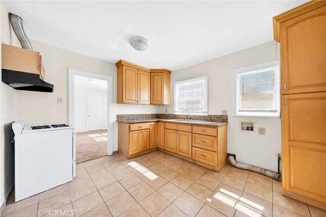 2624 E Jefferson, Carson, CA 90810
