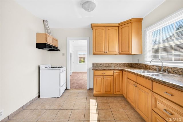2624 E Jefferson, Carson, CA 90810