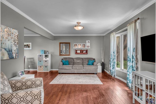 2324 SW 34th ST, Topeka, KS 66611