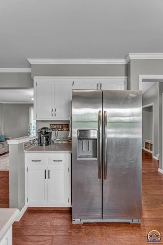 2324 SW 34th ST, Topeka, KS 66611