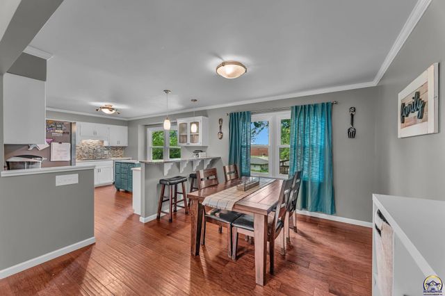 2324 SW 34th ST, Topeka, KS 66611