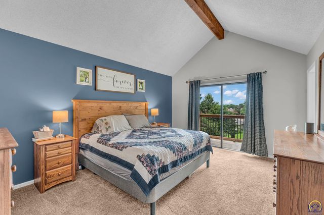 2324 SW 34th ST, Topeka, KS 66611