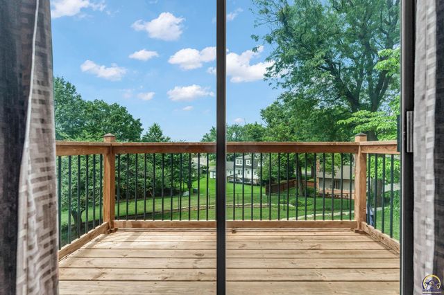 2324 SW 34th ST, Topeka, KS 66611