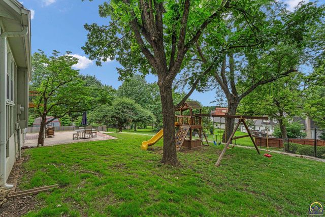 2324 SW 34th ST, Topeka, KS 66611