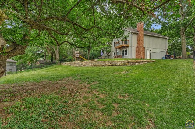 2324 SW 34th ST, Topeka, KS 66611