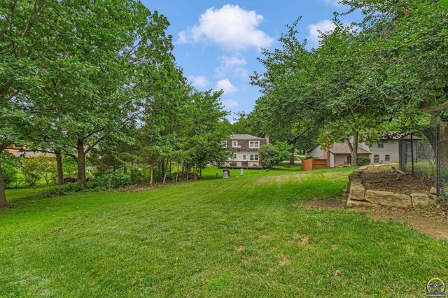 2324 SW 34th ST, Topeka, KS 66611