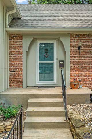 2324 SW 34th ST, Topeka, KS 66611